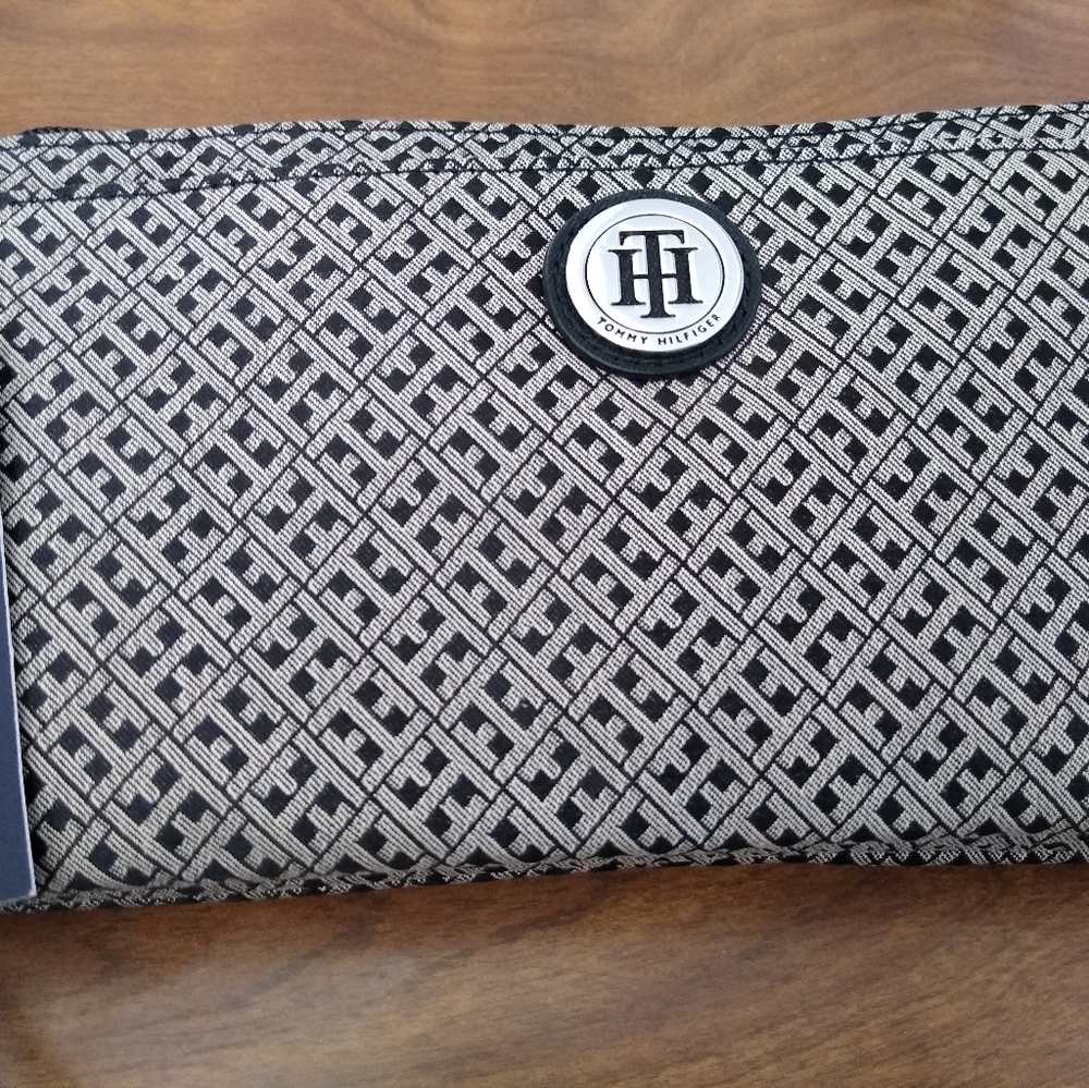 Tommy hilfiger wallet